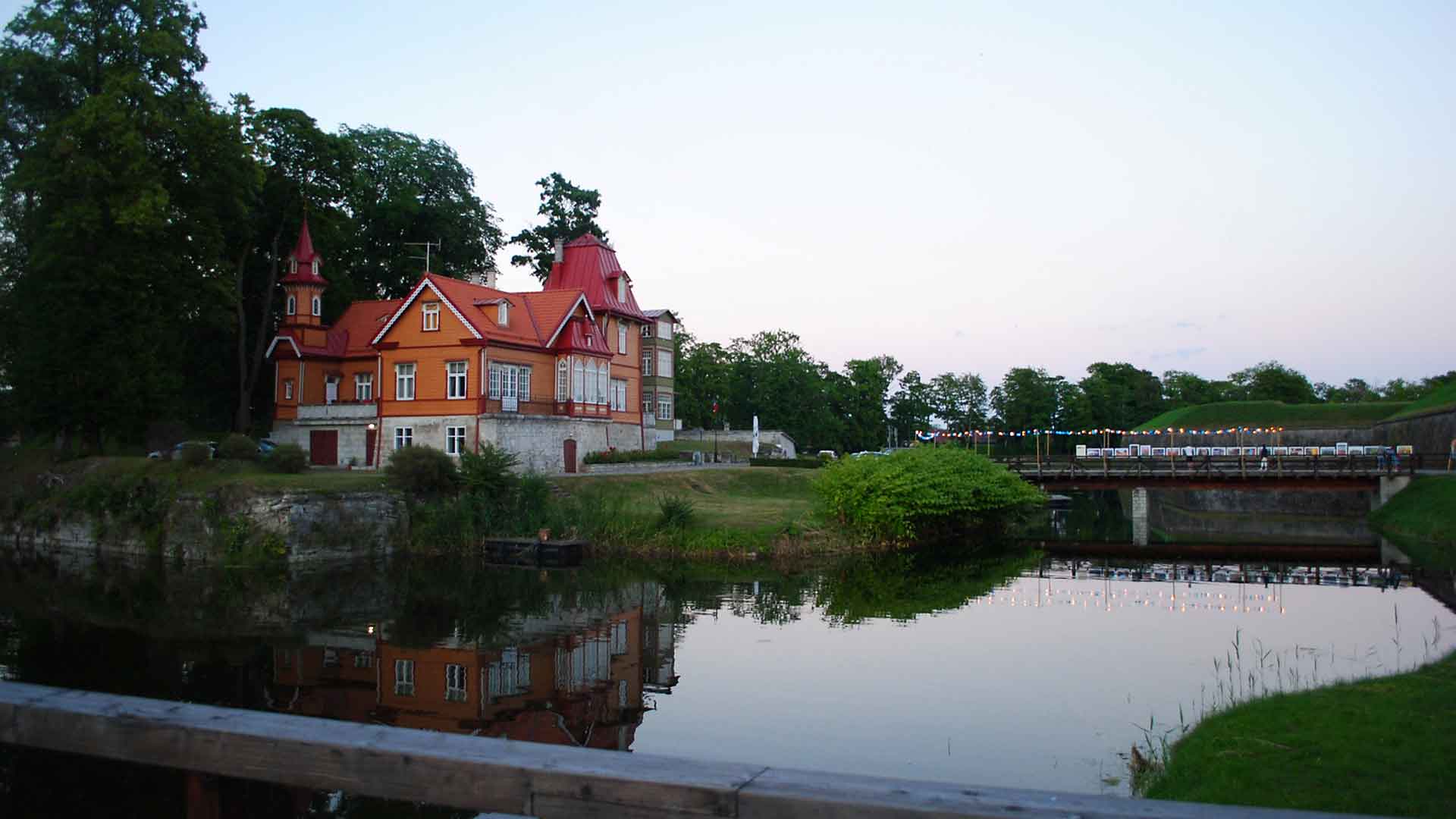 kuressaare-abitazione Kuressaare, old house on the river bank.